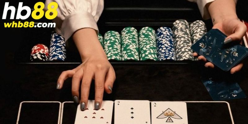 Theo luật chơi bài Poker, Flop là vòng quan trọng ảnh hưởng đến kết quả